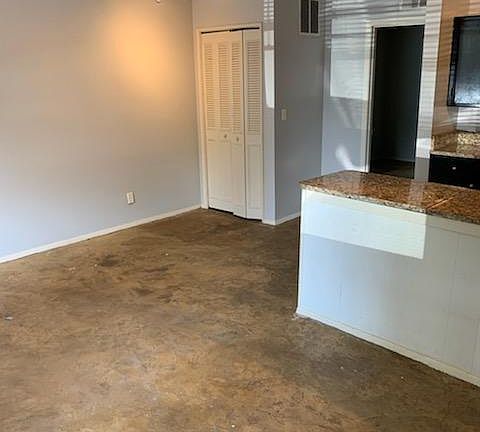 4th image of 468 N Limestone #12