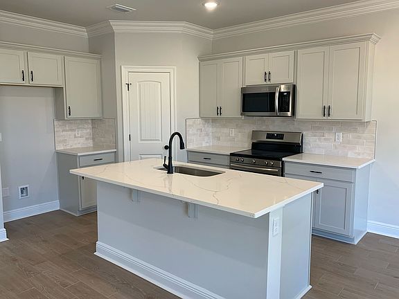 3rd image of 5323 Adeline Cir