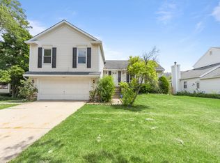 213 Vintage Ln, Buffalo Grove, IL 60089