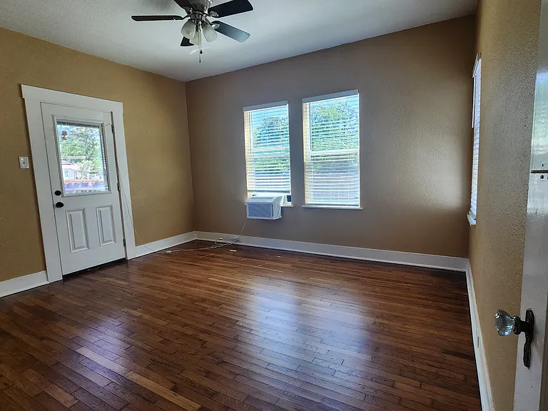 801 W Hollywood Ave — Photo 5