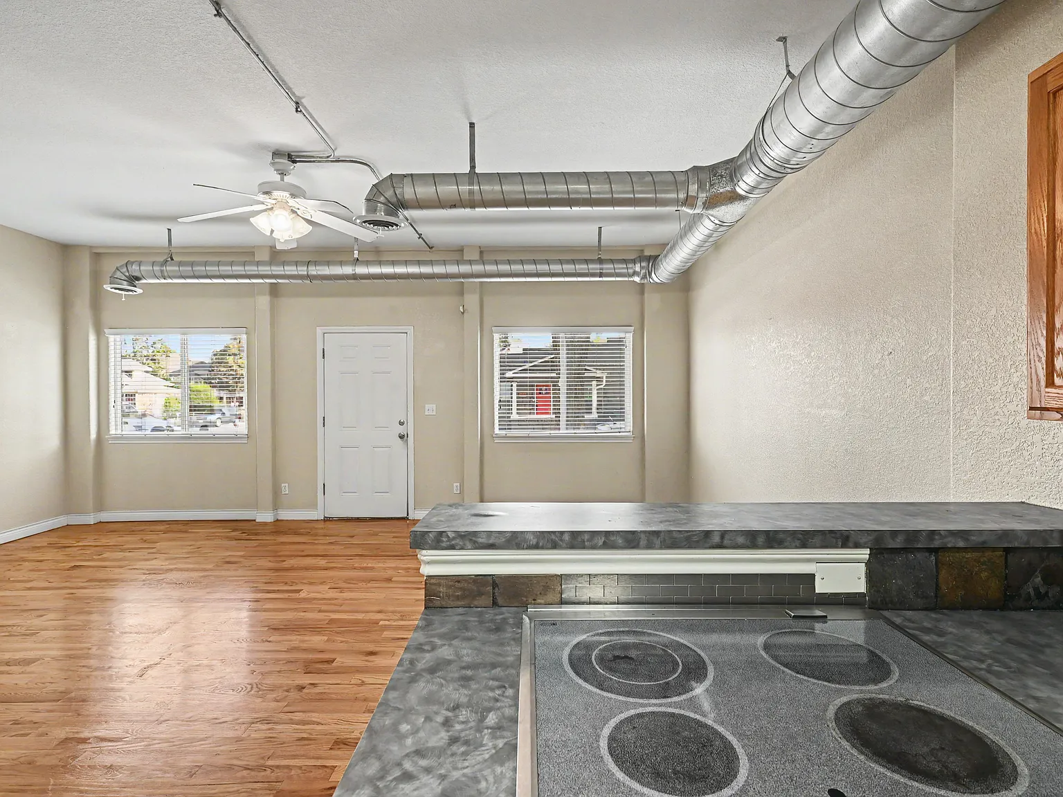 2 bed, 1035 sqft, $1,995 — Photo 4