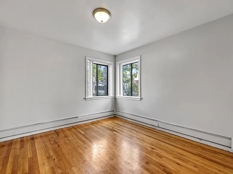 Clermont Apartments — Photo 14