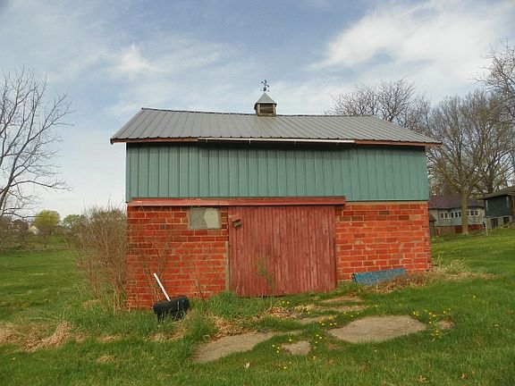 5th image of 325 E Washington St
