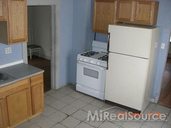 3rd image of 3856 Yemans St
