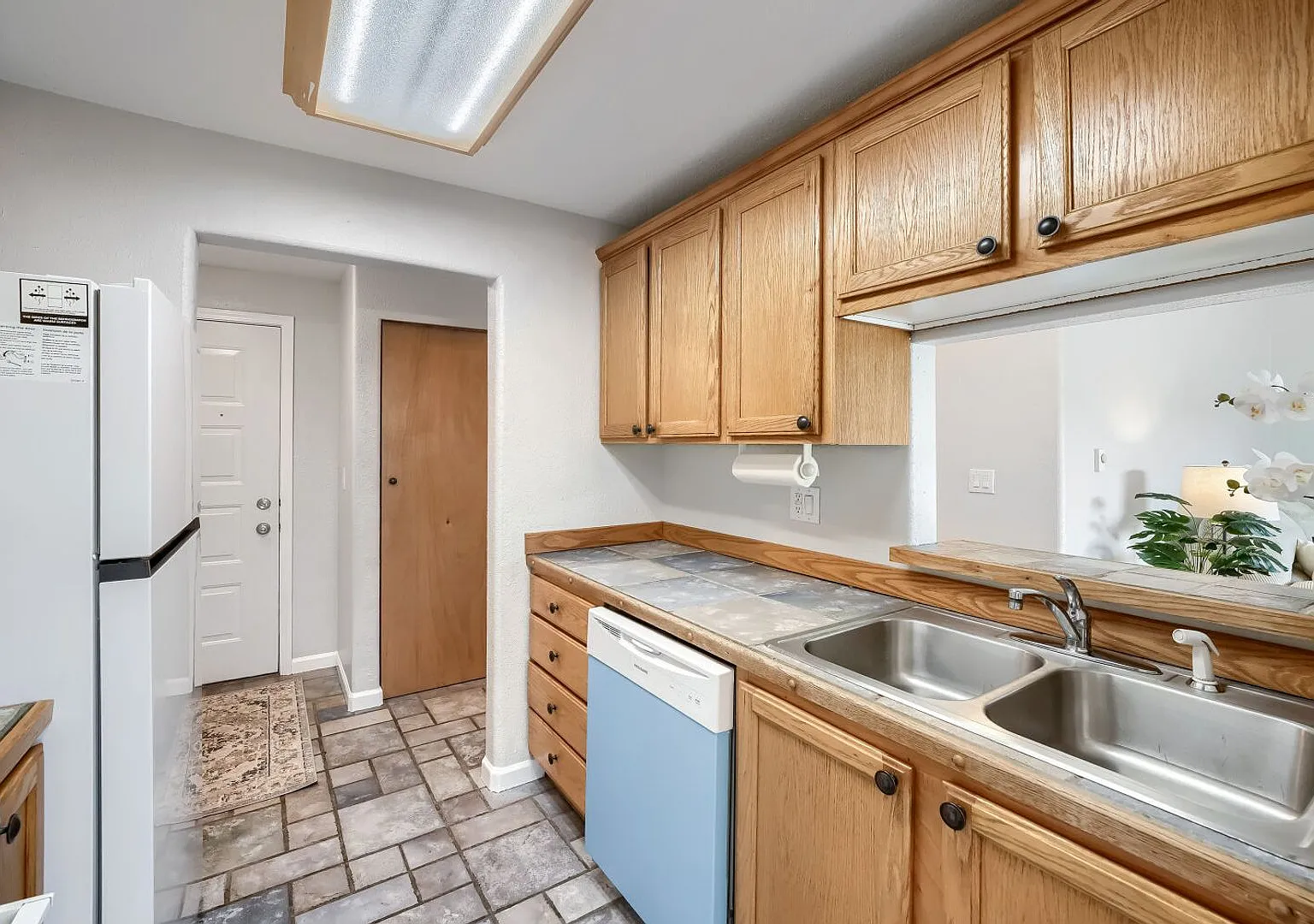 Cozy 2 Bedroom Condo in Auburn — Photo 4