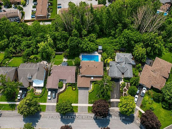 4th image of 18 Debra Cres