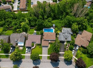 18 Debra Cres, Barrie, ON L4N3T1