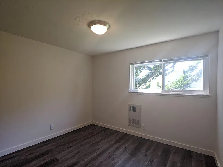 Vanguard Apartments — Photo 35