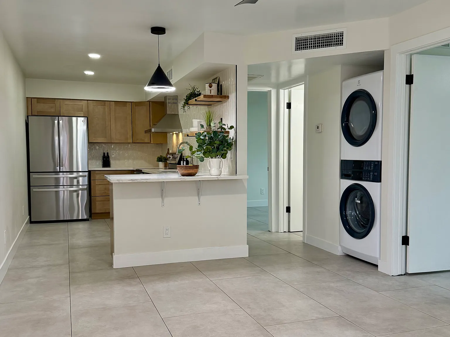 2 bed, 700 sqft, $1,600 — Photo 3