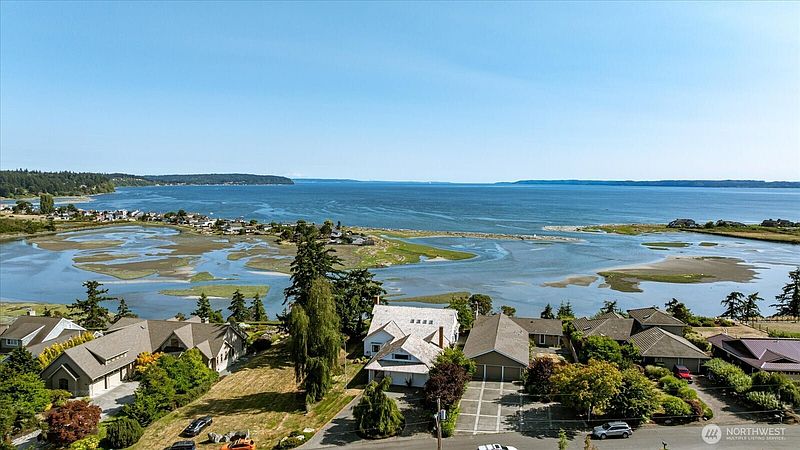 2nd image of 2374 Soundview Drive