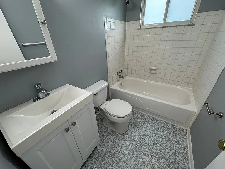 3243 W 52nd St — Photo 16