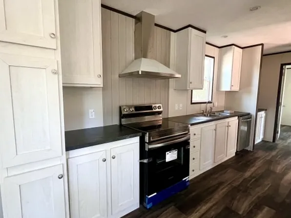 208 Robin Dr, Troy, AL 36079