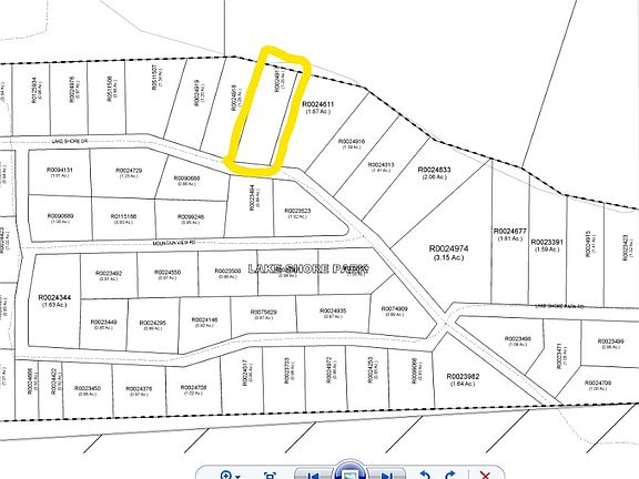 2nd image of 702 Lakeshore Dr