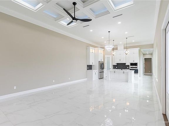 3rd image of 802 Ramirez St