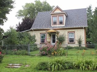 202 1st St, Green, KS 67447