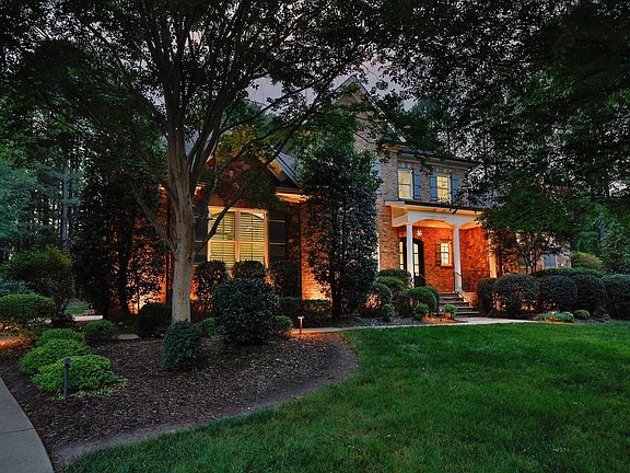 2nd image of 128 Dartmoor Ln
