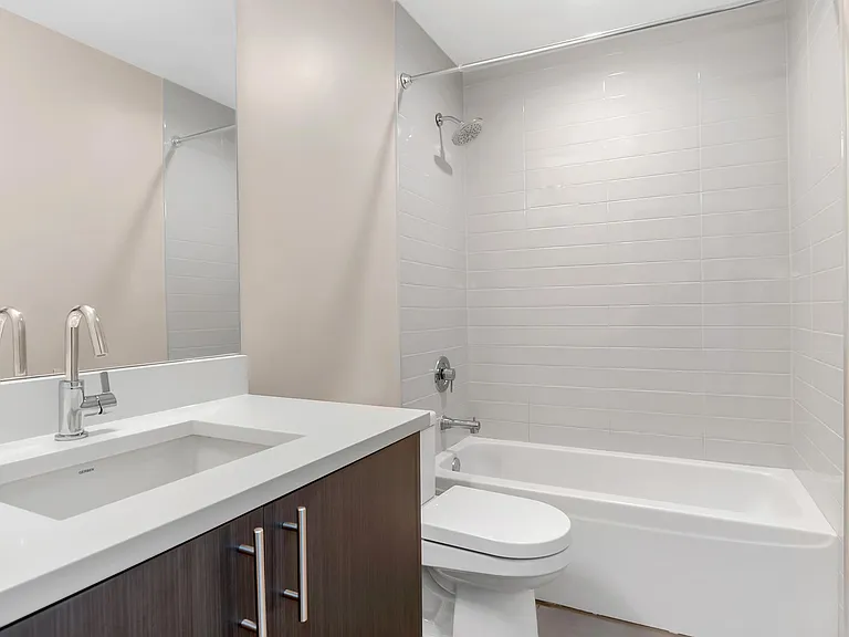 2545 W Congress Pkwy #1W — Photo 10