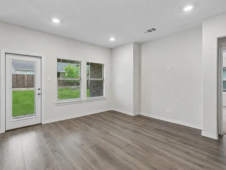 9721 Daisy Mae Ln — Photo 4