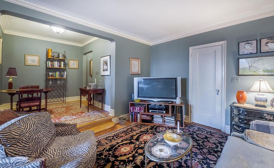 1st image of 255 W 23rd St #3
