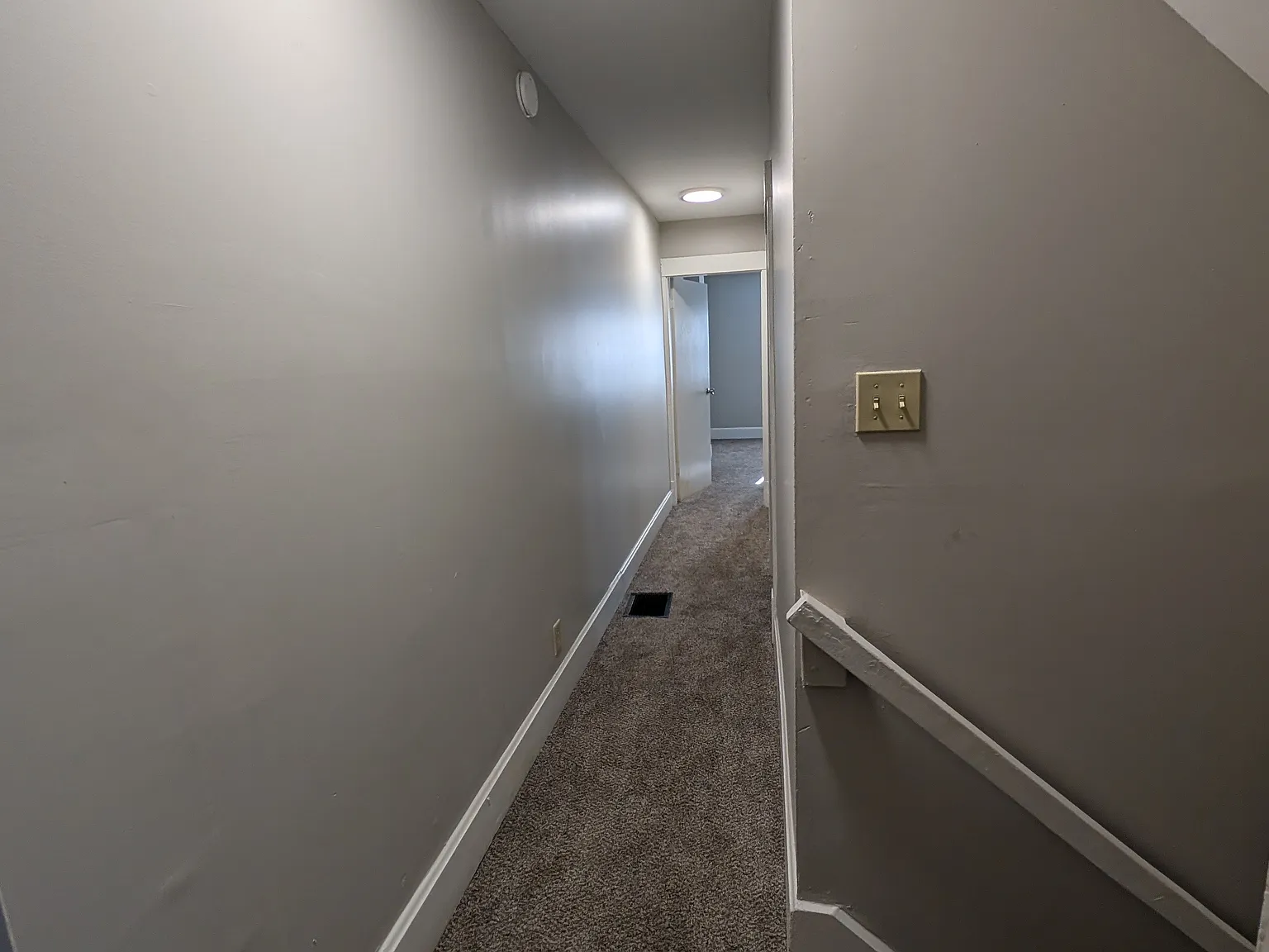 3 bed, 2520 sqft, $1,300 — Photo 4