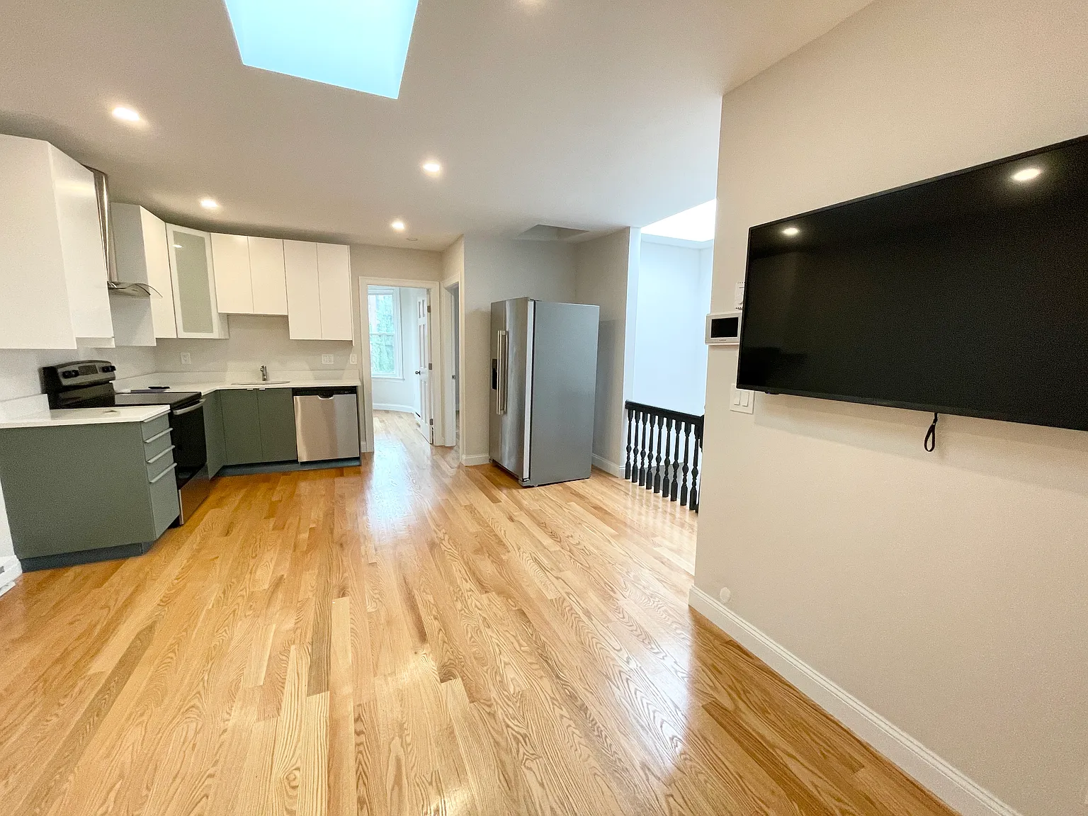 4 bed, 1500 sqft, $6,600 — Photo 4