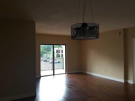 5th image of 9300 Fontainebleau Blvd #E209