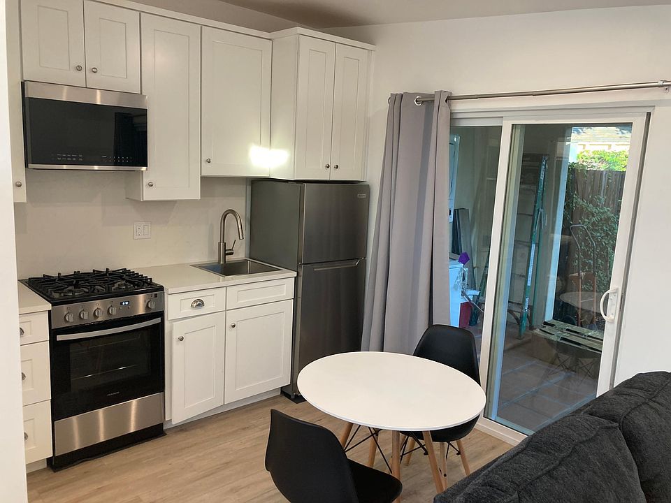 1st image of 2750 Knox Ave #1/2