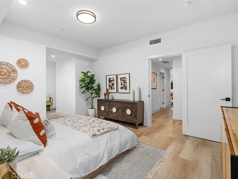 150 S Oak Knoll Ave #205 — Photo 9