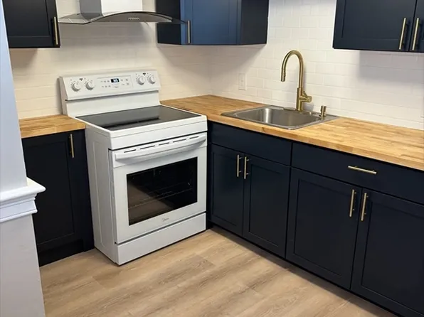 2 Tideview Path APT 8, Plymouth, MA 02360