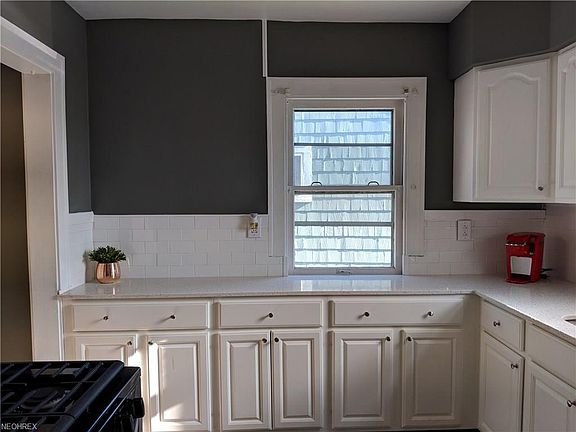 4th image of 2116 Glenbury Ave