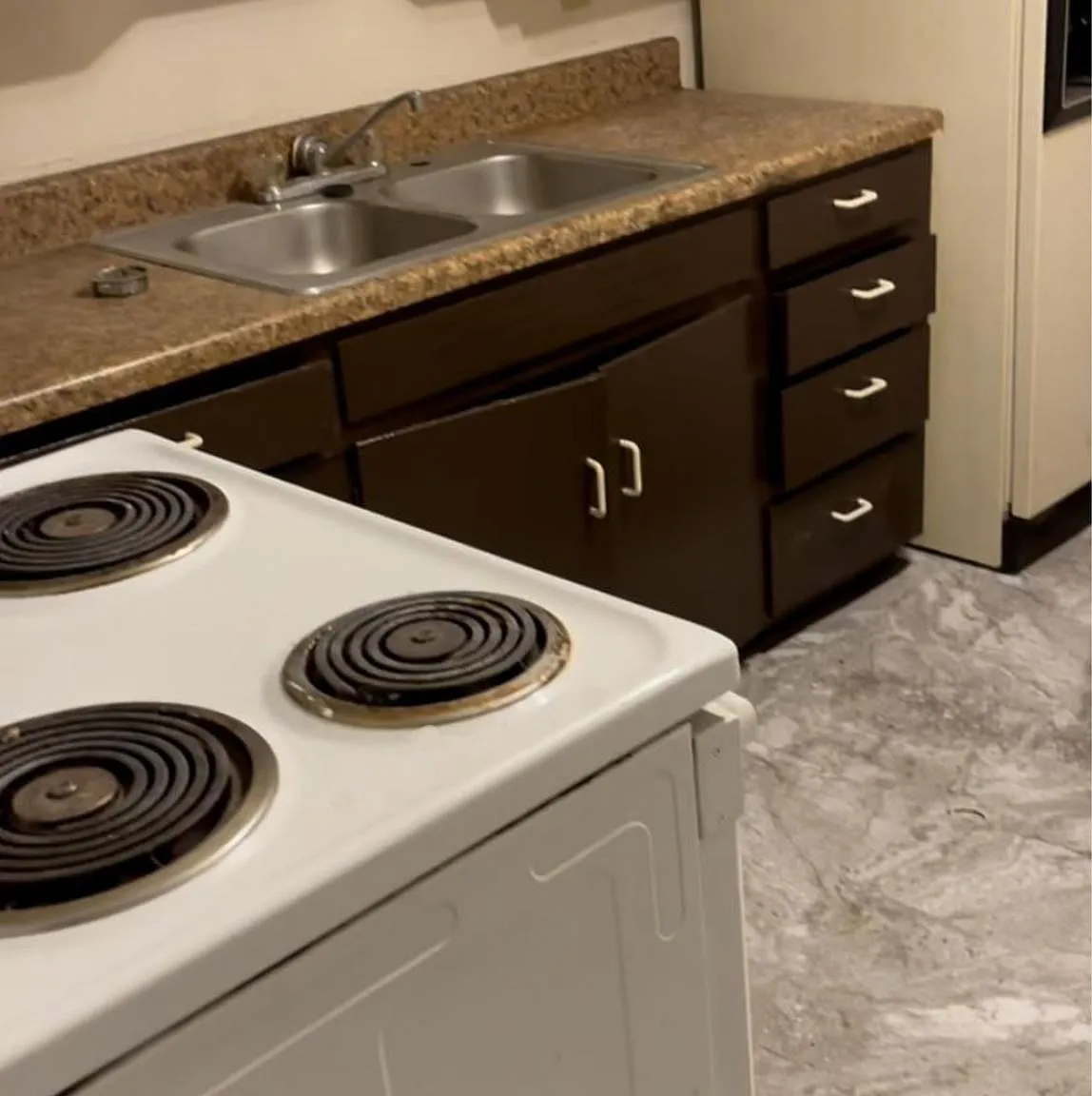 3 bed, 875 sqft, $925 — Photo 2