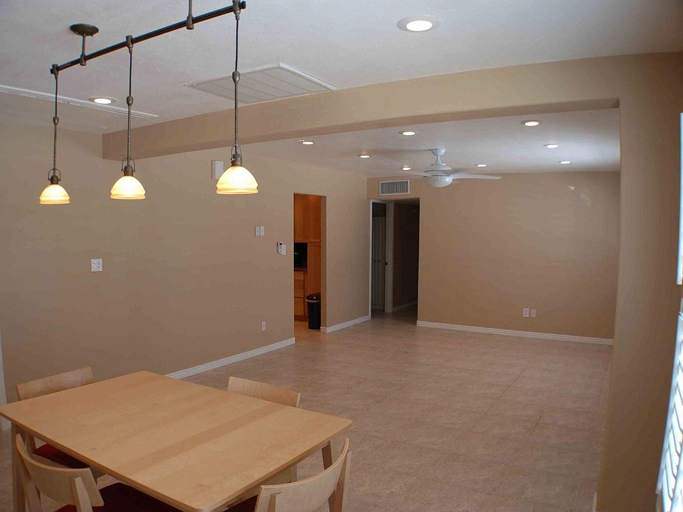 2nd image of 1433 E Jarvis Ave