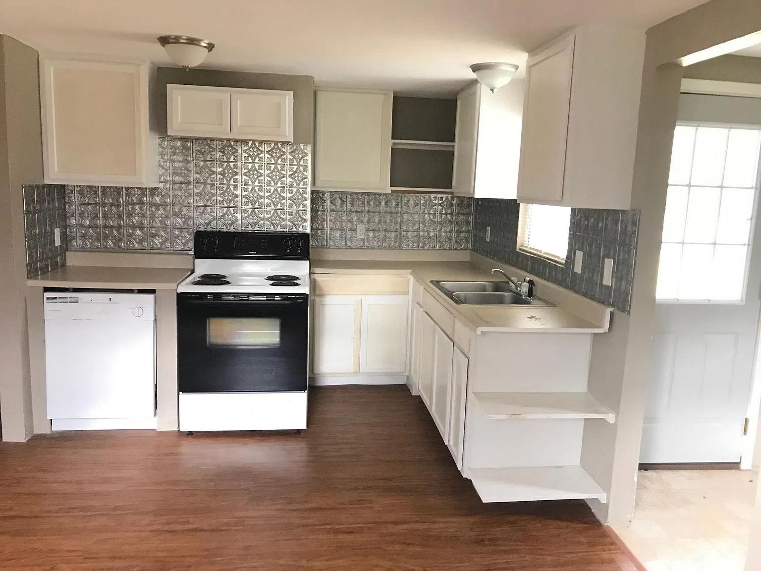 3 bed, 1104 sqft, $1,300 — Photo 2