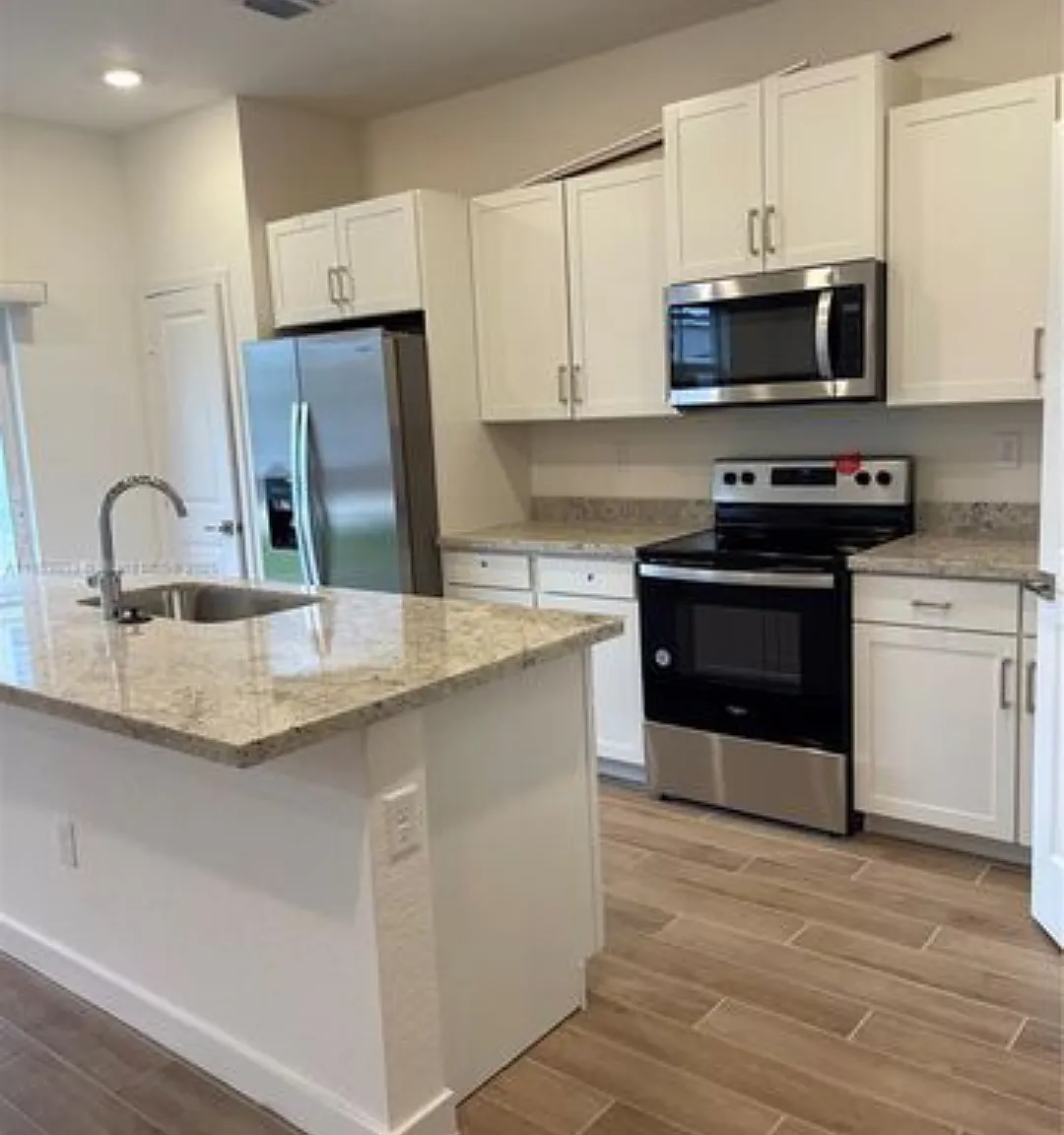 4 bed, 2.5 bath, 1826 sqft, $3,200 — Photo 2
