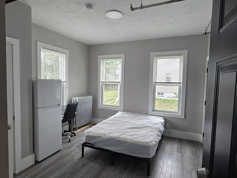 160 Elm St #B — Photo 14