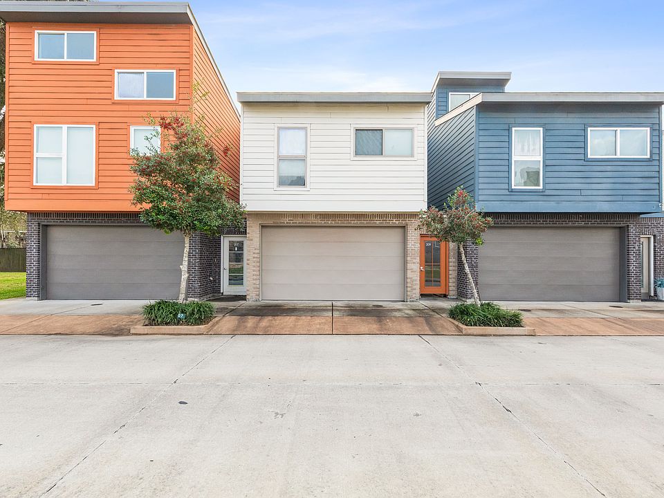 1st image of 209 Highland Park Ln