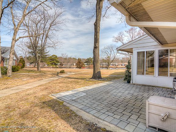 3rd image of 588B Lake Point Dr