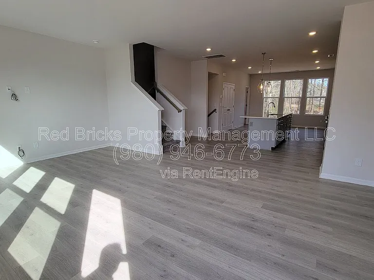 2354 Donnelly Hills Ln — Photo 9
