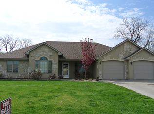8620 Eagles Landing Dr, Manhattan, KS 66502