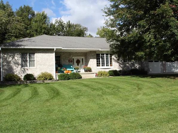 606 Stanwood Dr, Decorah, IA 52101