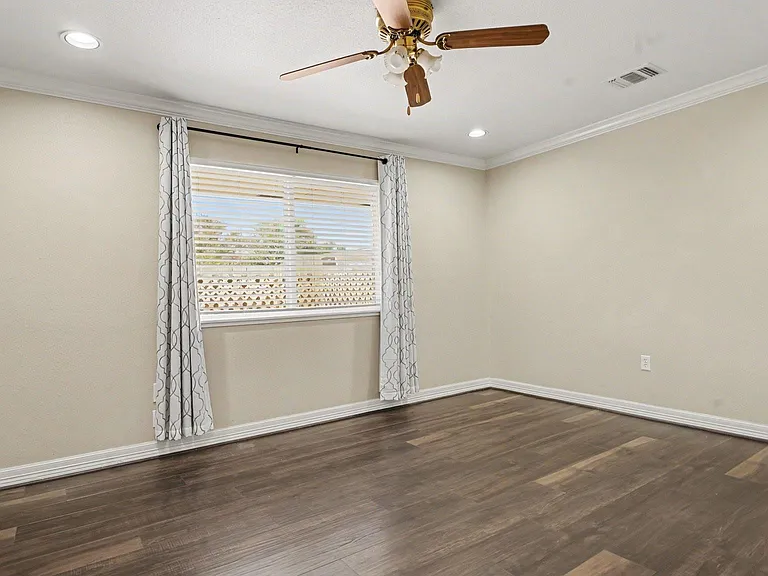 16506 Diana Ln — Photo 10