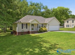 227 11th Pl NW, Arab, AL 35016