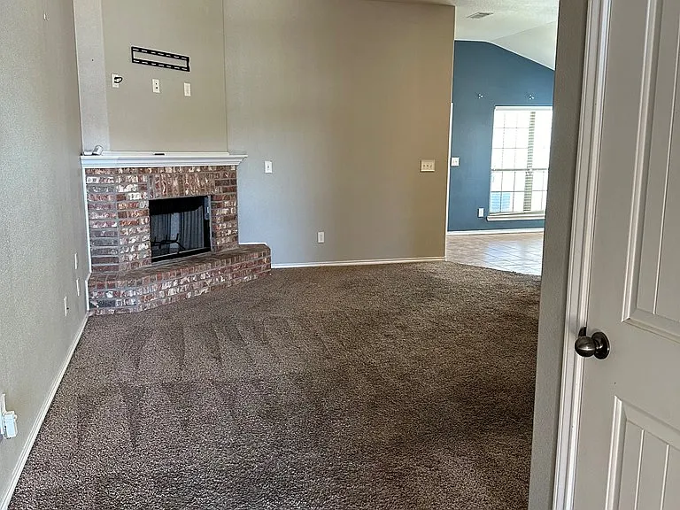 8732 Rainbow Dr — Photo 2