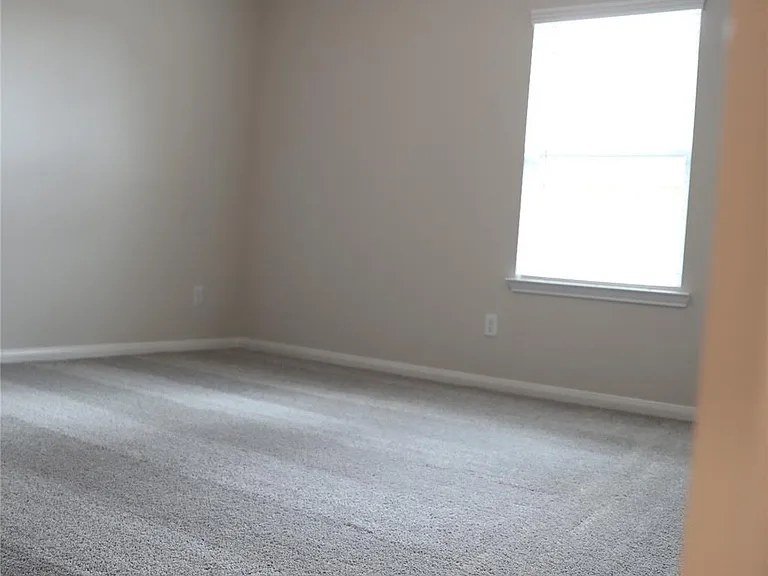 523 Ellwood Ter — Photo 18
