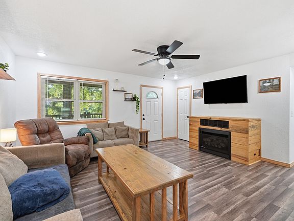 5th image of 383 Terry Ln