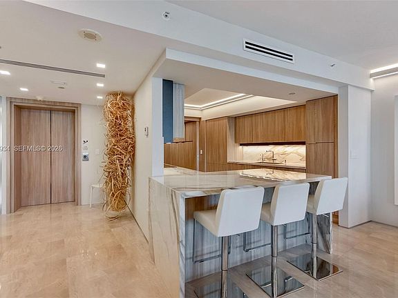 3rd image of 1455 Ocean Dr APT 811