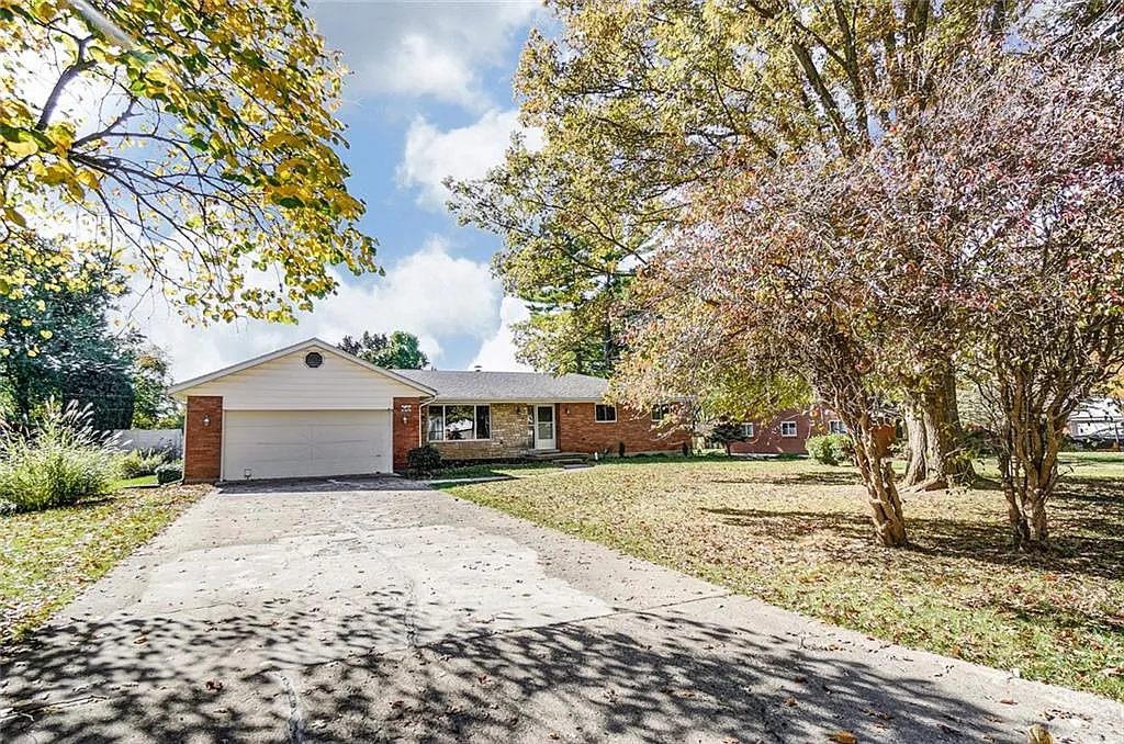 4 bed, 2.5 bath, 2242 sqft, $2,295 — Photo 3