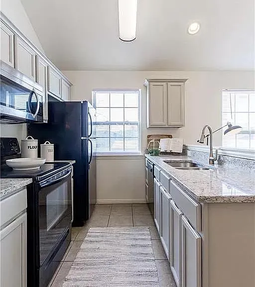 774 W Breeze Cv — Photo 2