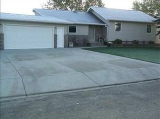 14 Glacial Ct, Minot, ND 58703