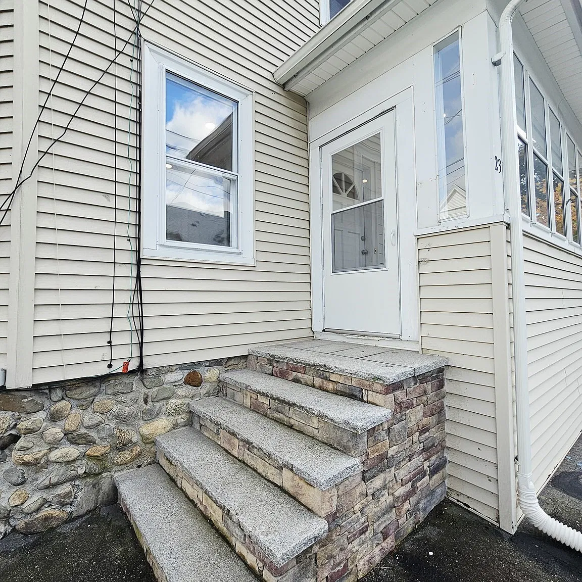 3 bed, 1.5 bath, 1020 sqft, $3,400 — Photo 1